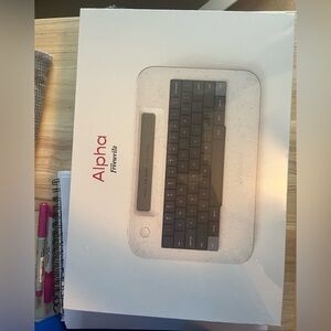 Freewrite Alpha White Speckled Brand New in Box with felt case